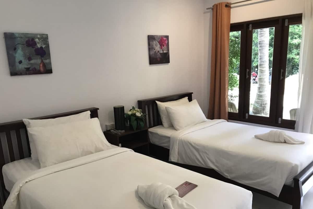 In-room safe, free WiFi, bed sheets