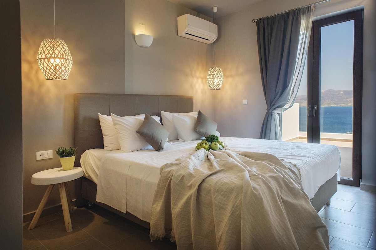 Deluxe appartement, 1 slaapkamer, uitzicht op zee | Luxe beddengoed, Select Comfort-bedden, een kluis op de kamer