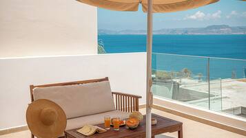 Deluxe Apartment, 1 Bedroom, Sea View | Premium bedding, Select Comfort beds, in-room safe