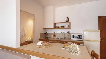 Apartment, 1 Bedroom, Sea View | Premium bedding, Select Comfort beds, in-room safe