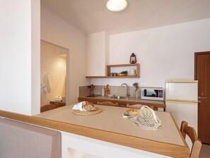 Apartamento, 1 quarto, vista para o mar | Roupas de cama premium, camas Select Comfort, cofres nos quartos