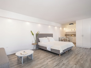 Suíte estúdio clássica | Roupas de cama premium, camas Select Comfort, cofres nos quartos