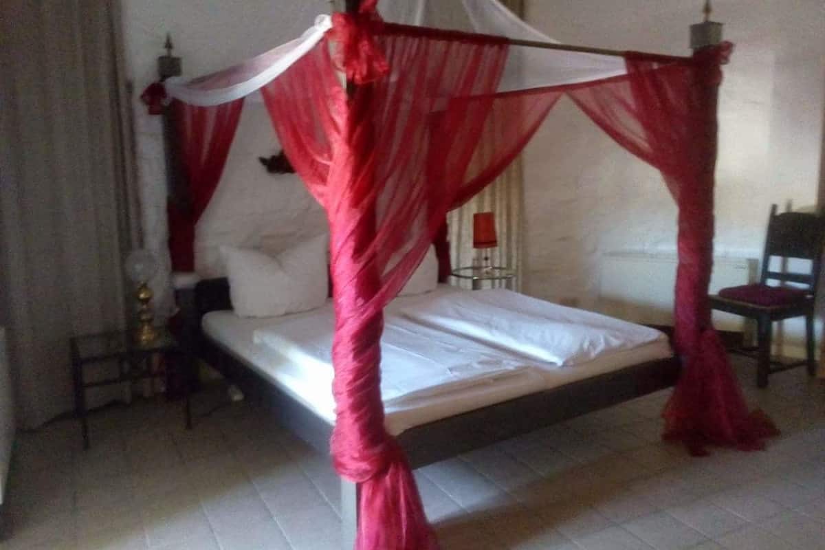 Basic Studio Suite, 1 Bedroom | 1 bedroom, minibar, desk, bed sheets