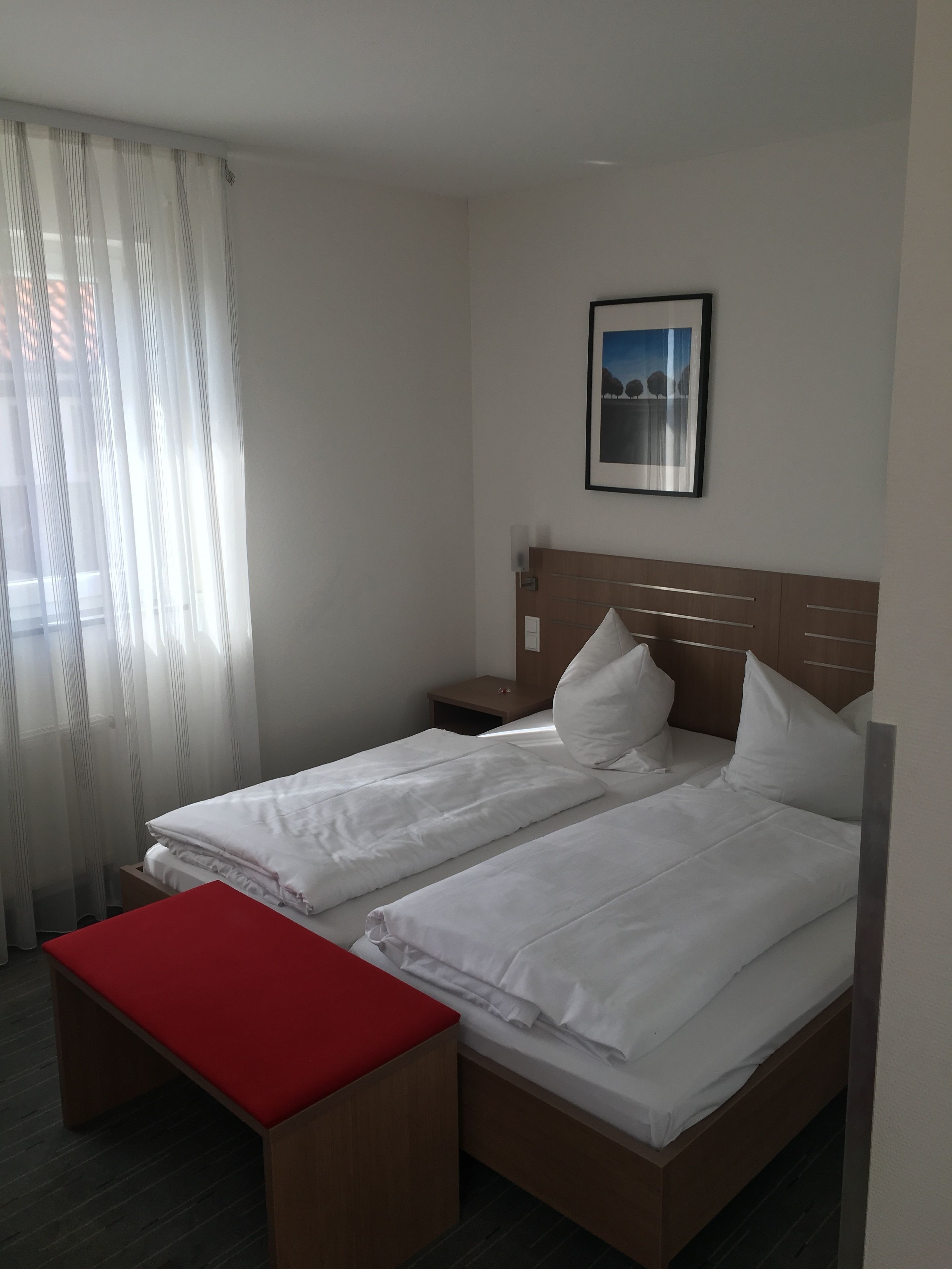 comfort double or twin room | in-room safe, desk, soundproofing, free wifi