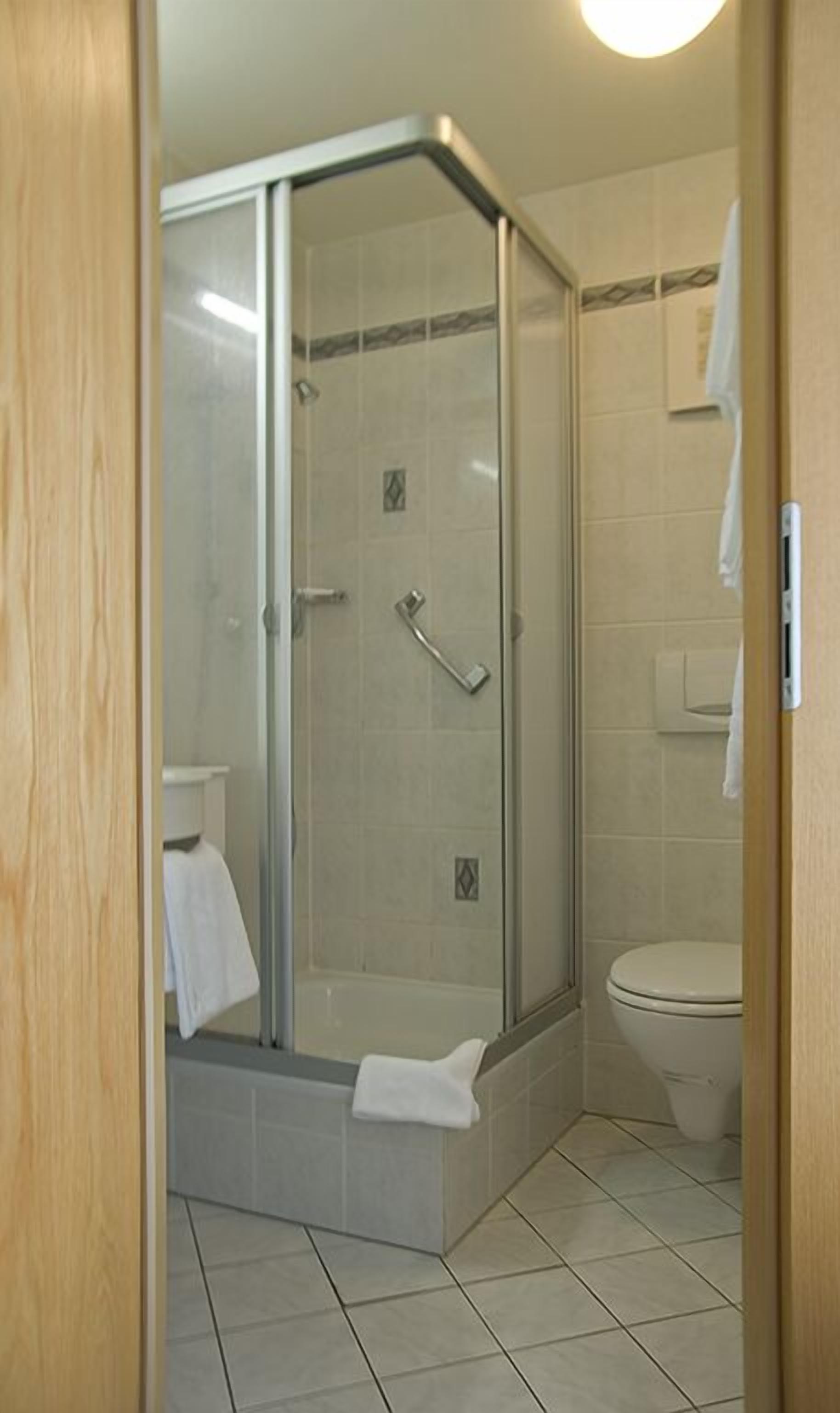 single room | bathroom | shower, free toiletries, hair dryer, towels