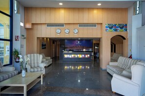 Lobby - Hotel Los Barruecos (Malpartida de Caceres)