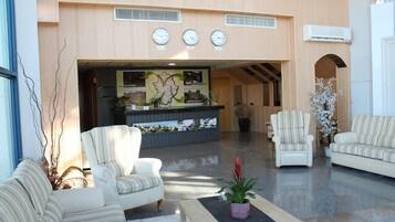 ฝ่ายต้อนรับ