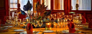 Petit déjeuner, déjeuner et dîner servis sur place