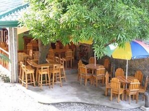 Frühstück, Mittagessen, Abendessen, lokale Küche 