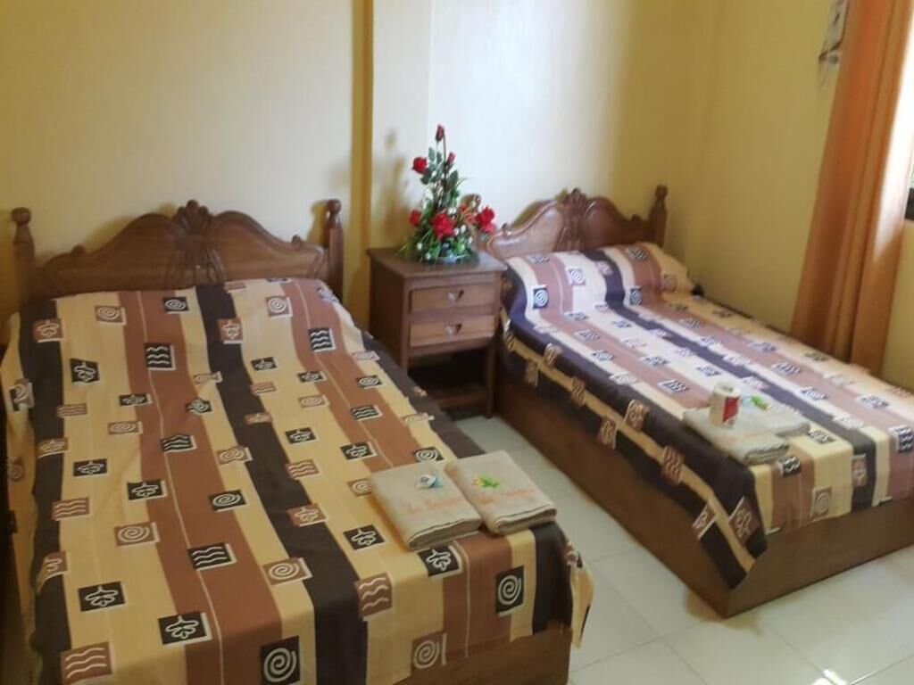 Desk, bed sheets, wheelchair access