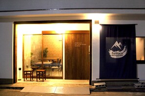 Exterior - Funtoco Backpackers Namba - Hostel (Osaka)