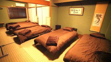 Dormitório compartilhado, somente para mulheres (5 People) | Cofres nos quartos, ferros/tábuas de passar roupa, Wi-Fi de cortesia