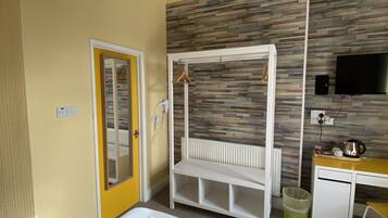 Phòng đôi hoặc 2 giường đơn | Bàn ủi/dụng cụ ủi quần áo, truy cập Internet không dây miễn phí