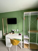 Superior King/Twin Room | Iron/ironing board, free WiFi