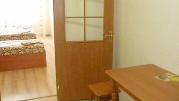 Iron/ironing board, rollaway beds, free WiFi