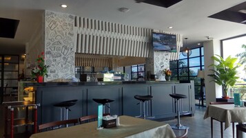 Breakfast, lunch, dinner served; international cuisine 