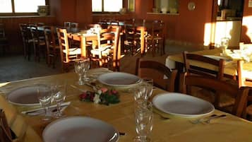 Café da manhã, almoço e jantar
