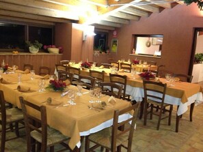 Se sirven desayunos, comidas y cenas