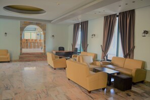 Lobby-lounge
