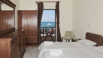 Standard Double Room, Sea View | Desk, soundproofing, bed sheets