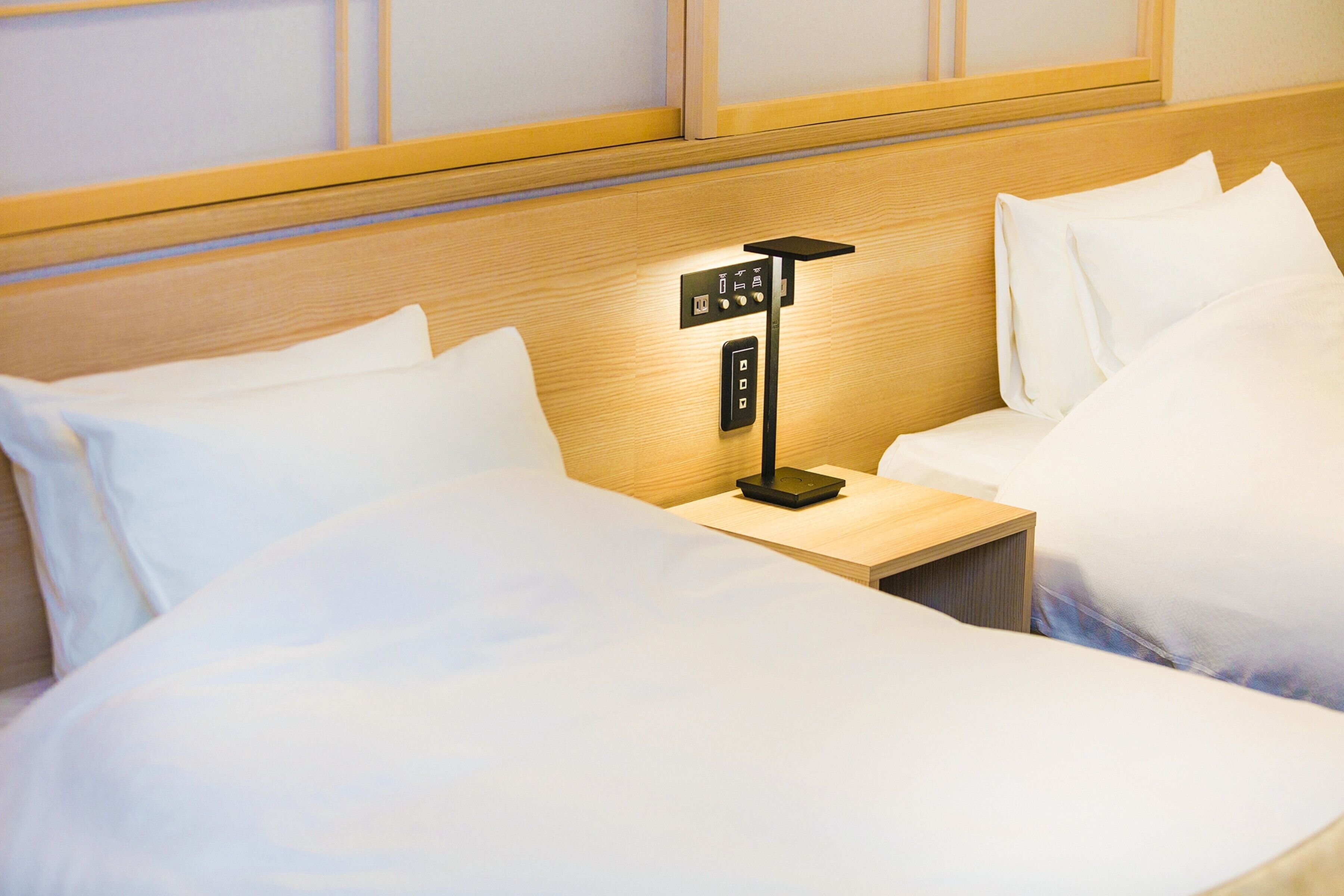 universal twin room, non smoking | premium bedding, down duvets, in-room safe, desk