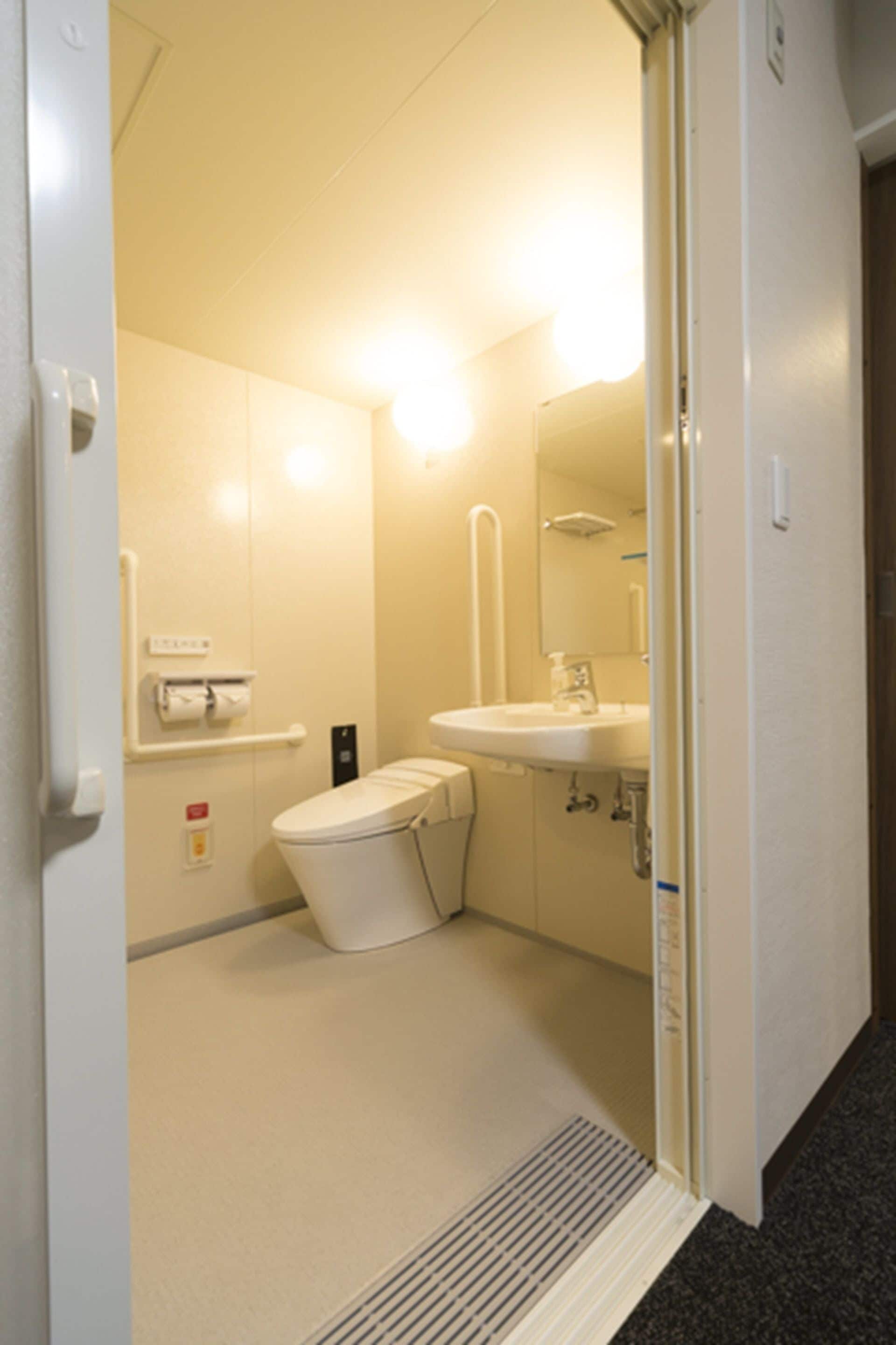 shower, free toiletries, hair dryer, slippers