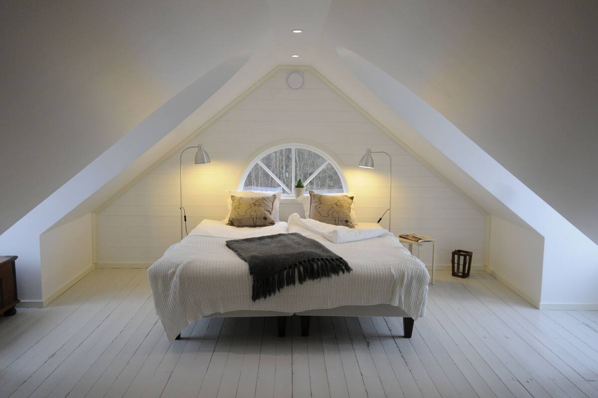 Large Twin Room, Shared Bathroom, Garden View
