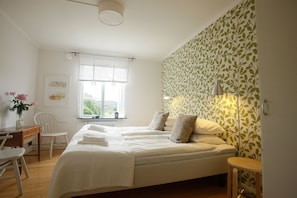Twin Room, Shared Bathroom, Garden View