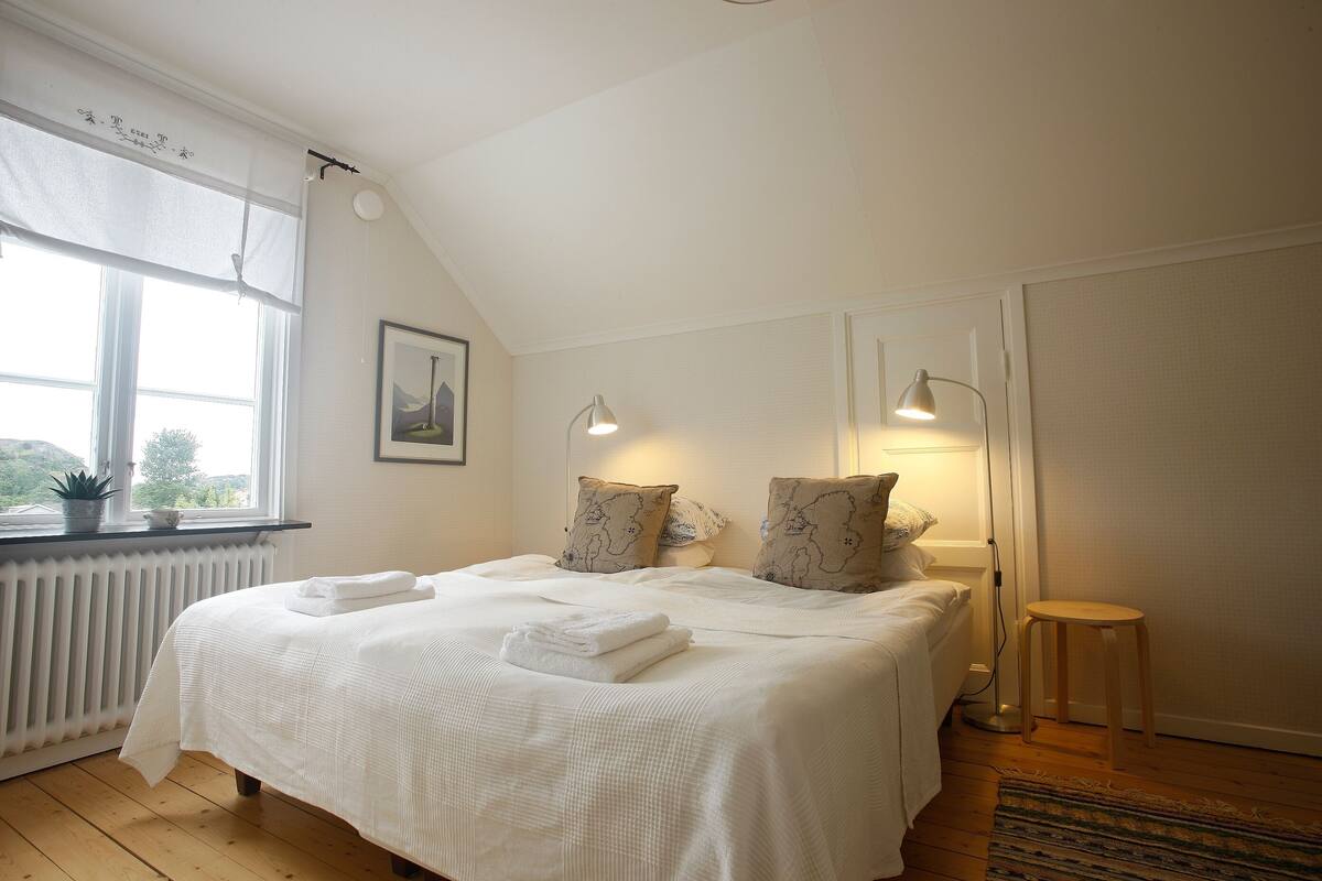 Economy Twin Room, Shared Bathroom, Garden View