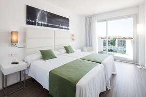 Minibar, coffres-forts dans les chambres, rideaux occultants