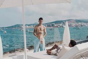 2 piscinas al aire libre, tumbonas