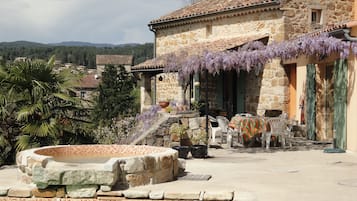 Alberca al aire libre por temporada y camastros