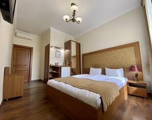 Standard Double or Twin Room | 1 bedroom, premium bedding, in-room safe, individually decorated