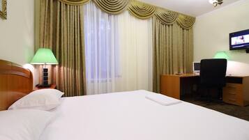 Comfort Suite | 1 bedroom, premium bedding, in-room safe, desk
