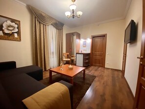 1 bedroom, premium bedding, in-room safe, individually decorated - Boomerang Business Hotel (Odesa)