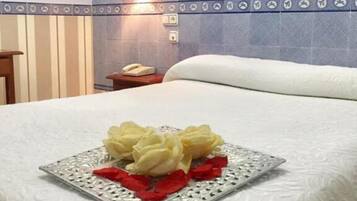 Double Room | Peti besi dalam bilik, katil bayi/kot (percuma), Wi-fi percuma