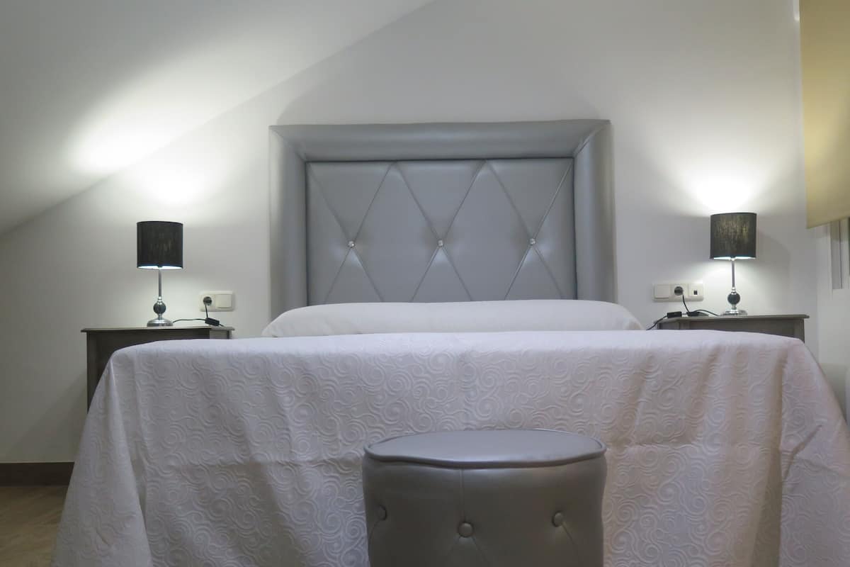 Comfort Double Room | In-room safe, free cribs/infant beds, free WiFi, bed sheets