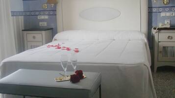 Caja fuerte, cunas gratuitas, wifi gratis y ropa de cama