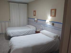 Chambre Double | Coffres-forts dans les chambres, lits bébé (gratuits), Wi-Fi gratuit