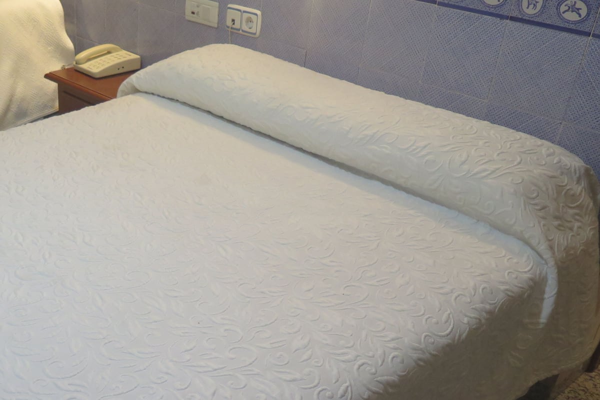 Single Room | In-room safe, free cribs/infant beds, free WiFi, bed sheets