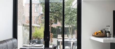 Buffet déjeuner gratuit tous les jours