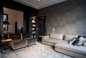 Khu tiếp khách ở sảnh