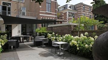 Termasuk sarapan bufet setiap hari