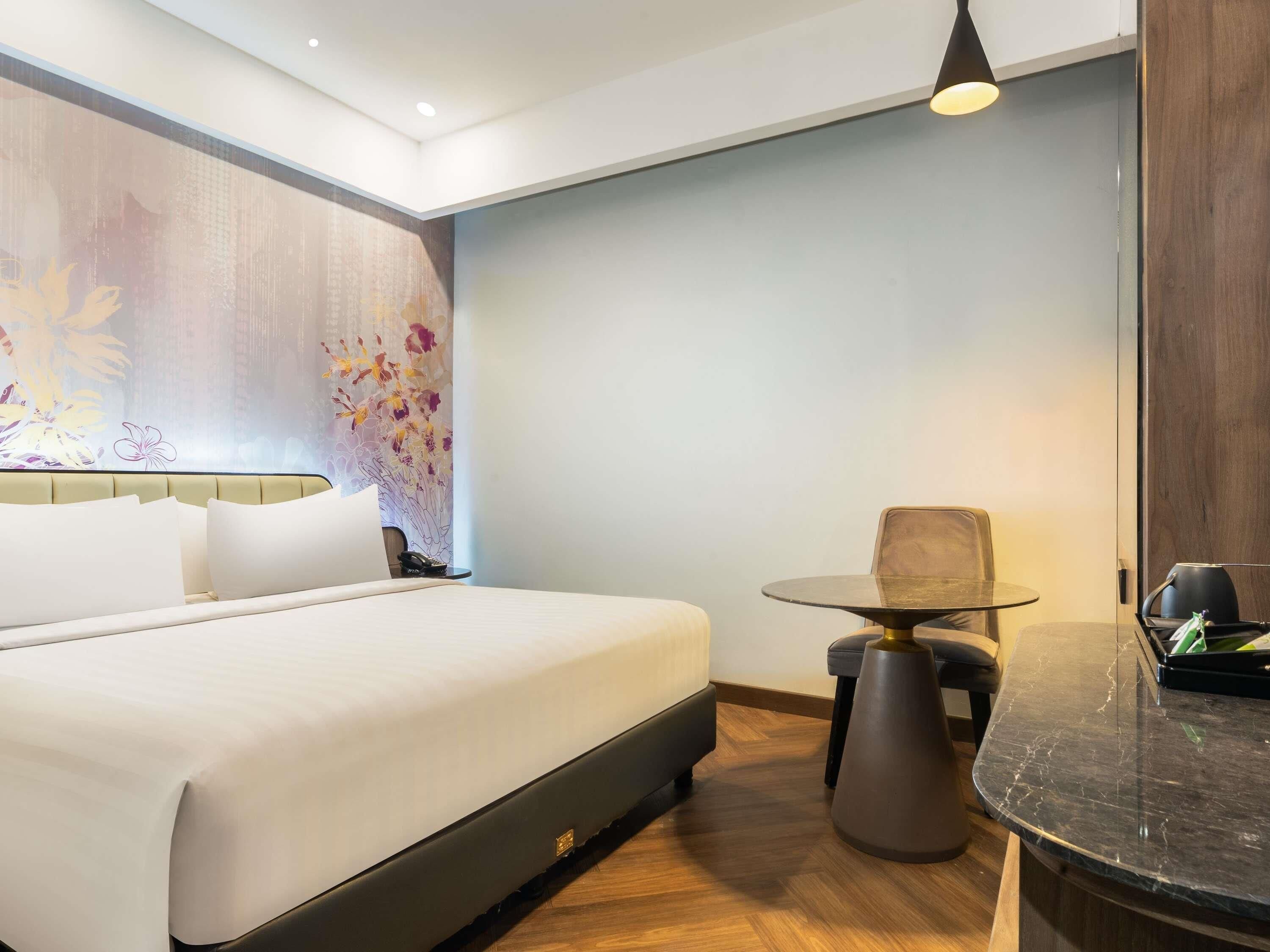 Coffres-forts dans les chambres, bureau, fer et planche à repasser