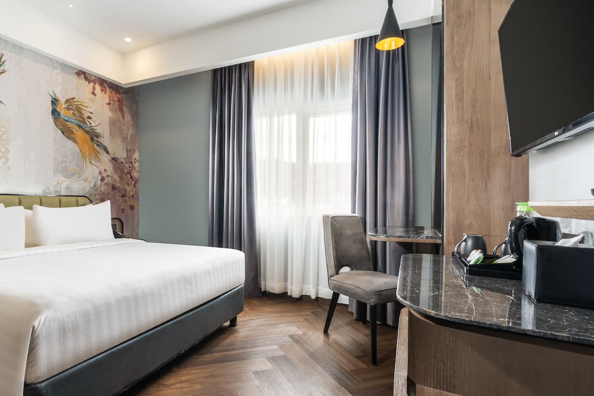 Coffres-forts dans les chambres, bureau, fer et planche à repasser