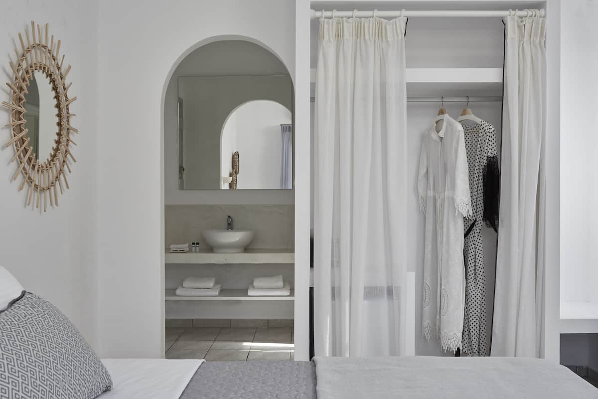 minibar, in-room safe, soundproofing, iron/ironing board