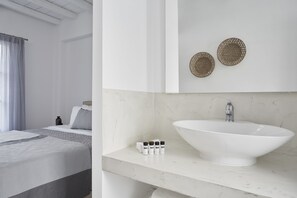 Double Room, Pool View | Bathroom amenities