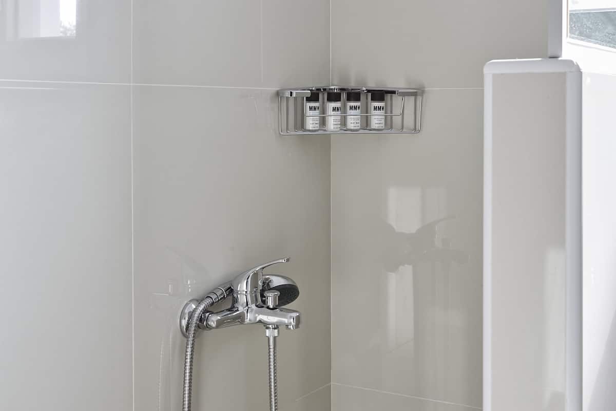 shower, rainfall showerhead, free toiletries, slippers