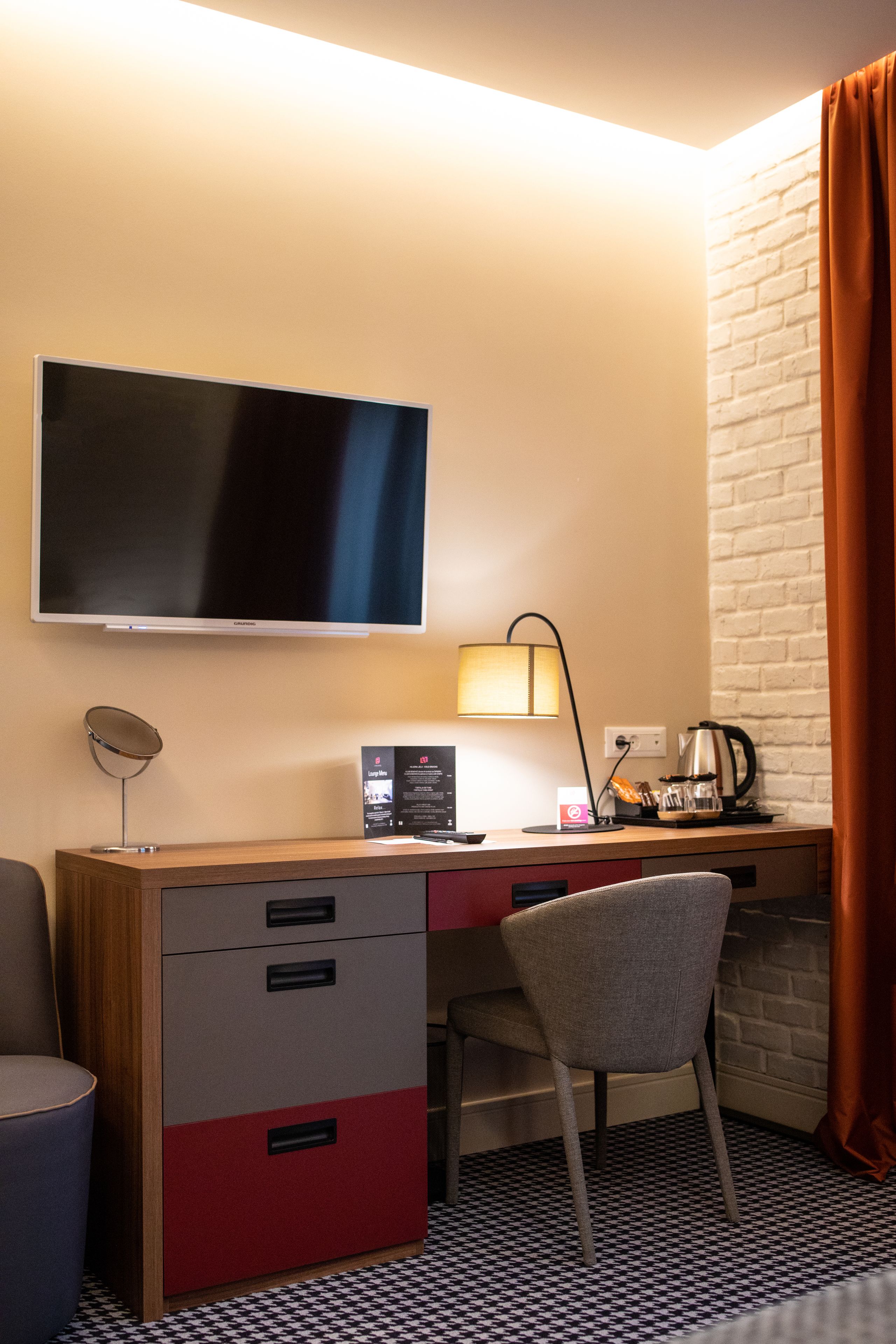 premium bedding, minibar, in-room safe, desk