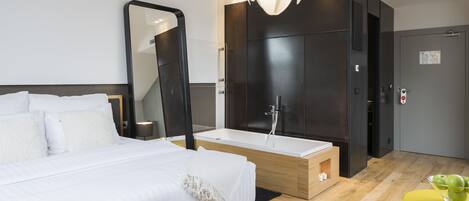 Junior-Suite, 1 King-Bett, Whirlpool, Stadtblick